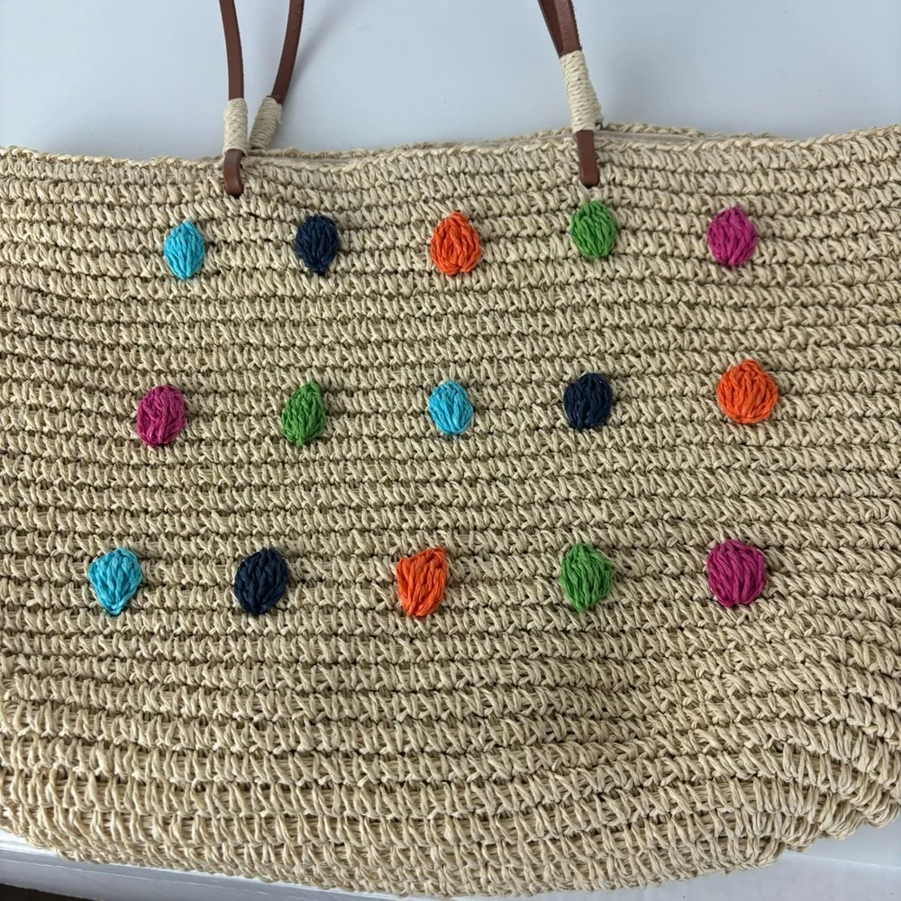 Issac Mizrahi/New York colorful straw tote bag w/matching straw clutch